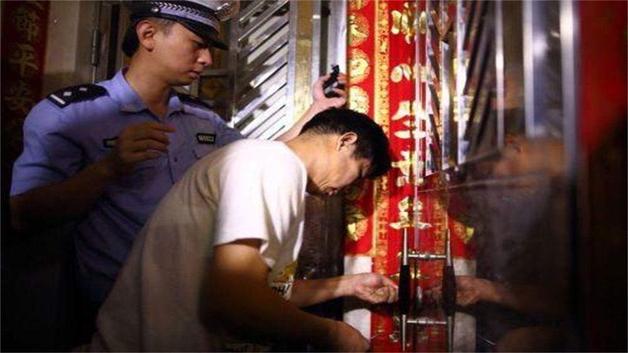 钱相街道请开锁师傅开了锁后，师傅